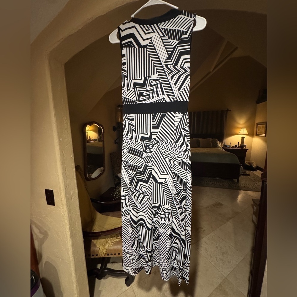 ELF Monochrome Abstract Maxi Dress - Picture 4 of 5